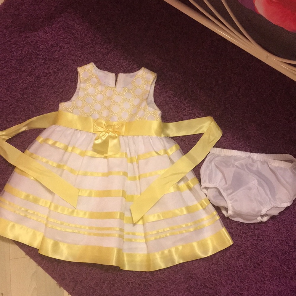 Beautiful White and Yellow Dress Sz 18 Months